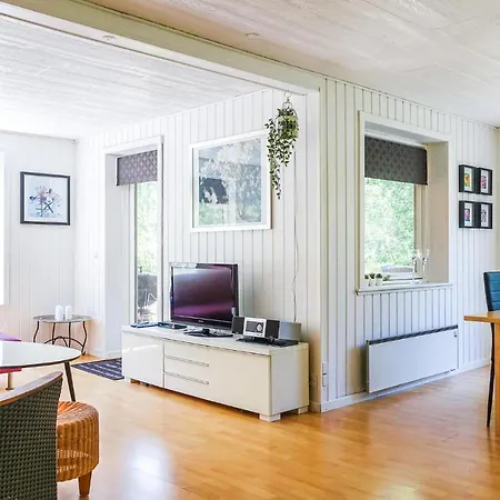 3 Bedroom Lovely In Ferienhaus *