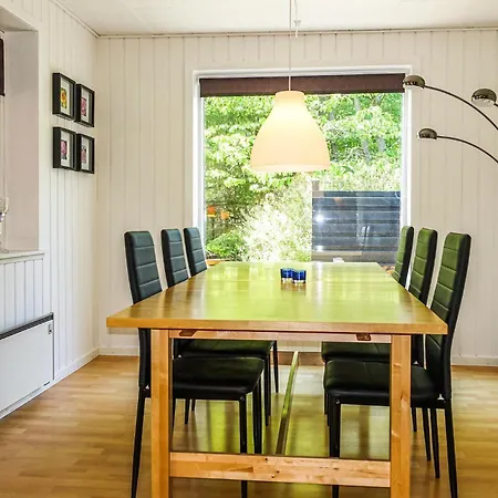 Dom wakacyjny 3 Bedroom Lovely In *