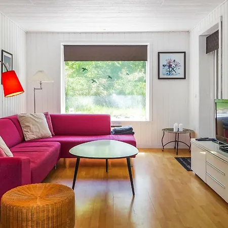 Dom wakacyjny 3 Bedroom Lovely In *