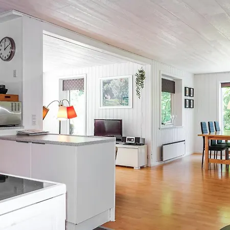 3 Bedroom Lovely In Dom wakacyjny Rønne
