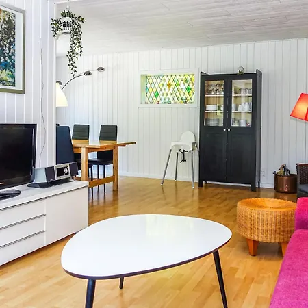 Dom wakacyjny 3 Bedroom Lovely In Rønne
